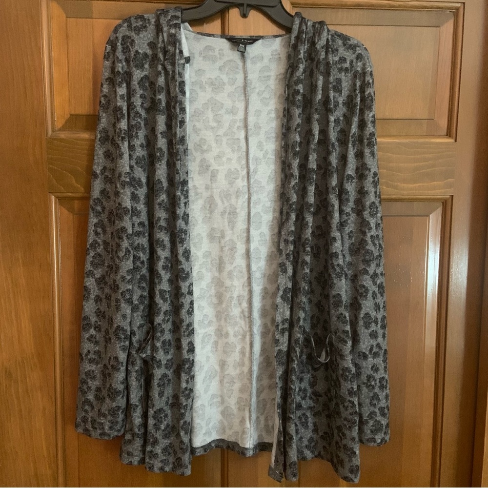 Lucky Brand gray leopard lightweight open hooded cardigan
